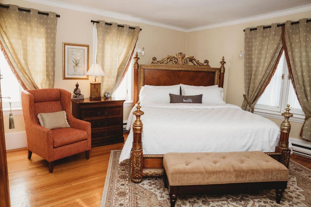 Inn Grey Gables
