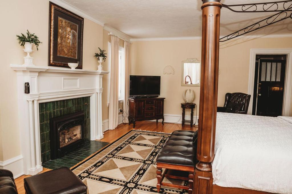 Inn Grey Gables