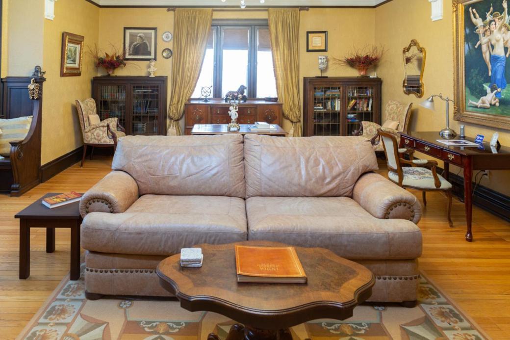 Grey Gables Inn Pembroke